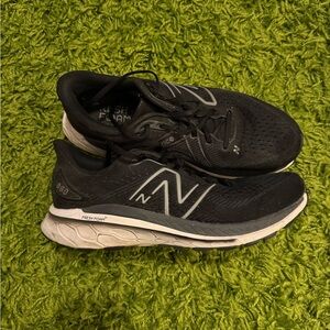 New Balance 860 Men’s Black and White Running Shoes- Size 11.5